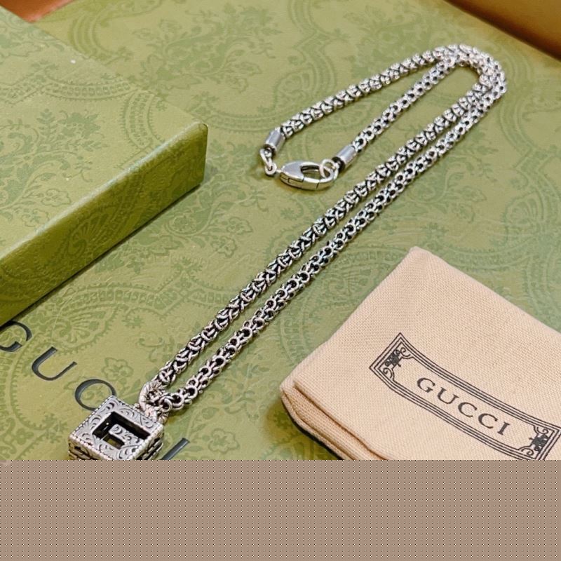 G*u*i necklaces